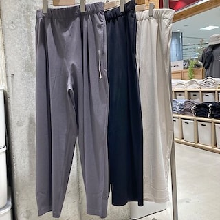 【デュー阪急山田】履き心地の良いイージーテーパードパンツ