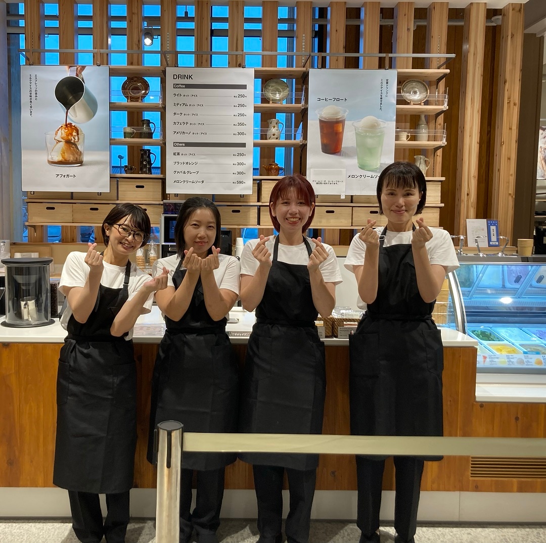 コーヒー&アイス担当スタッフ