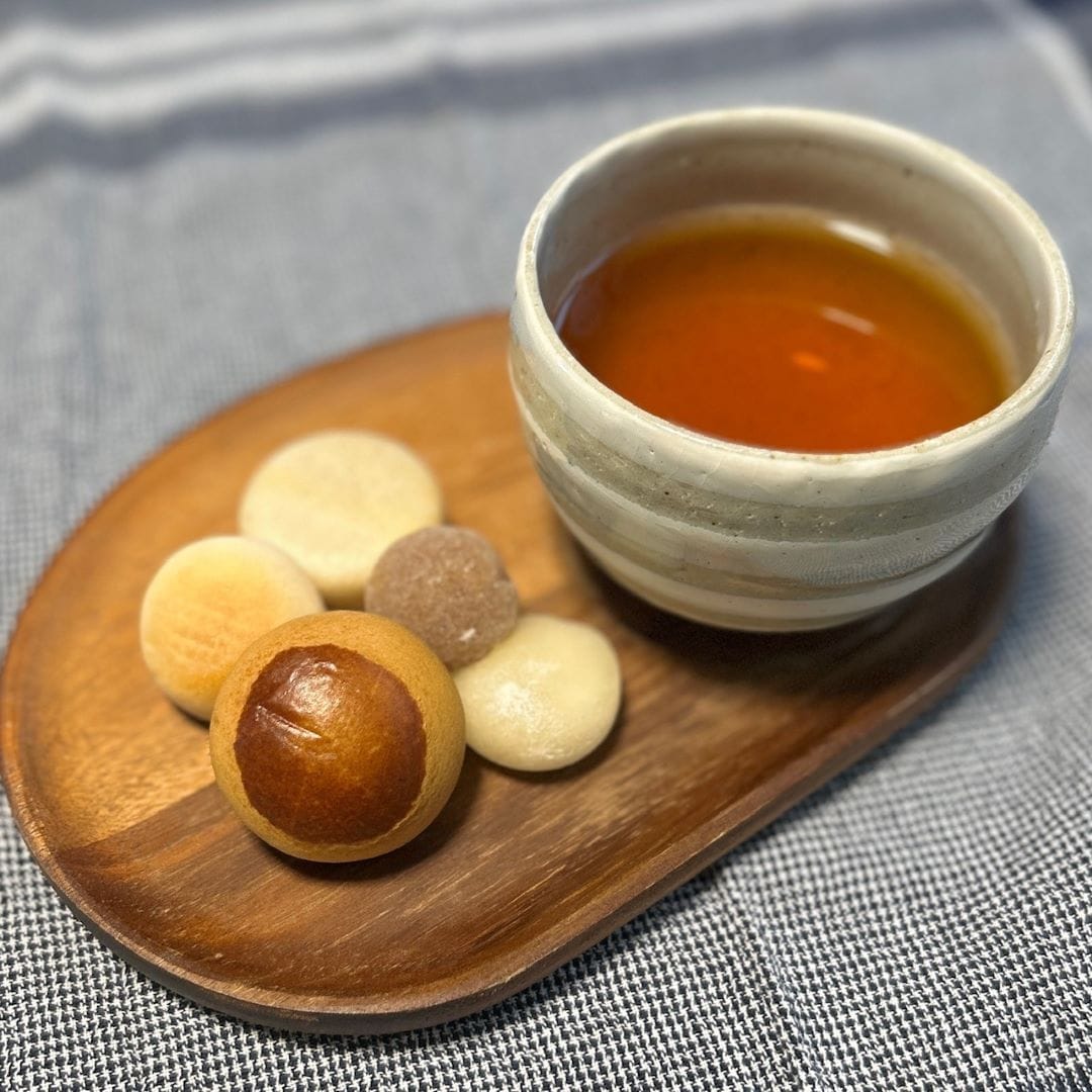和菓子ミックスお茶とともに