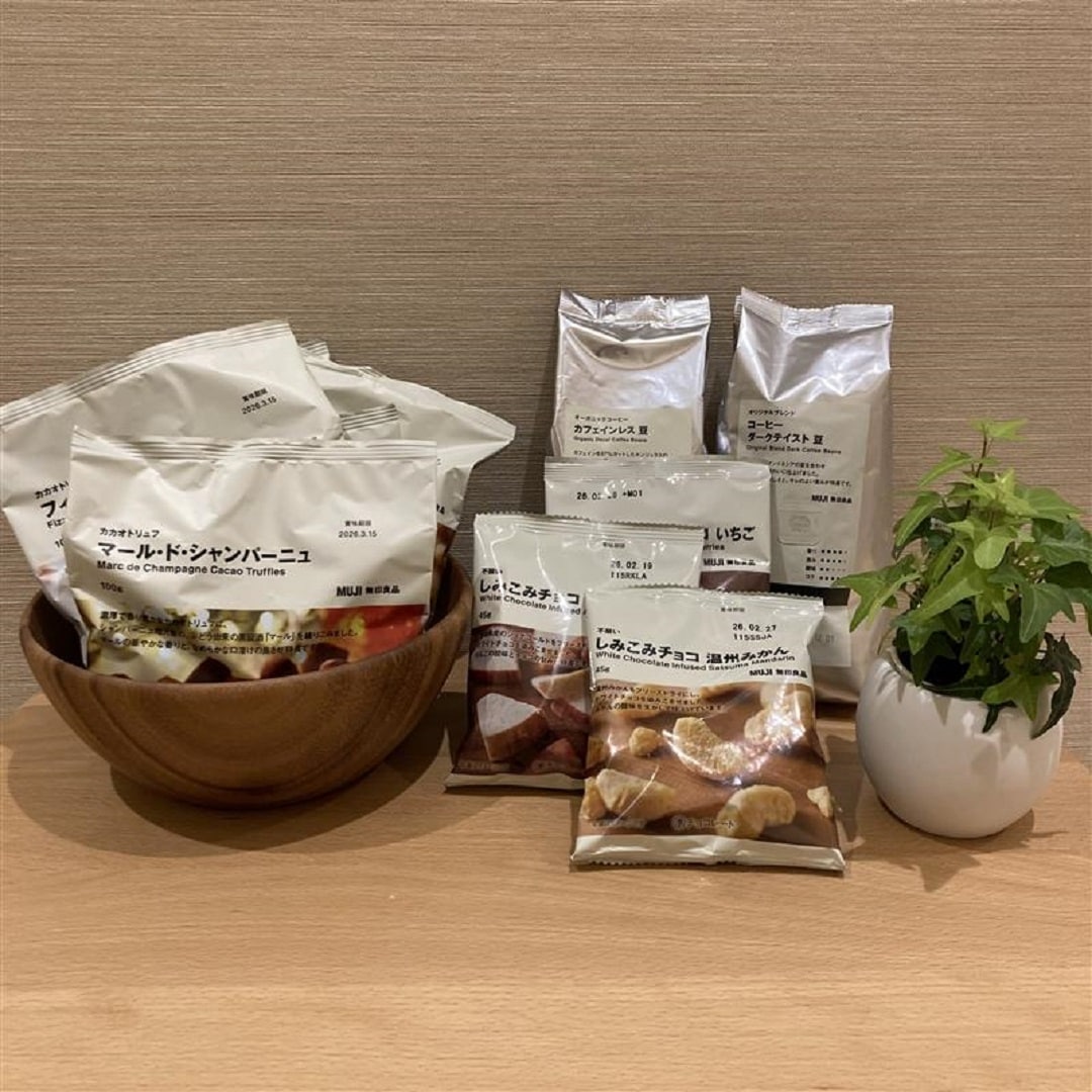 試食会の写真が掲載されています。