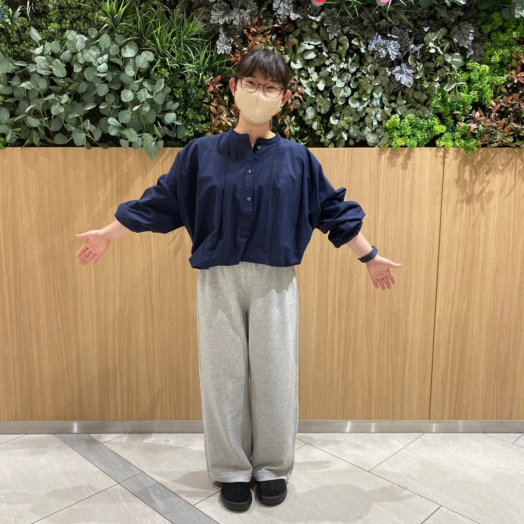 まっすぐ仕立てたブラウス