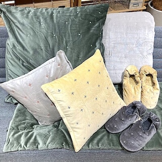 【室蘭ＭＯＲＵＥ中島】新商品　コットンベルベットクッションのご紹介