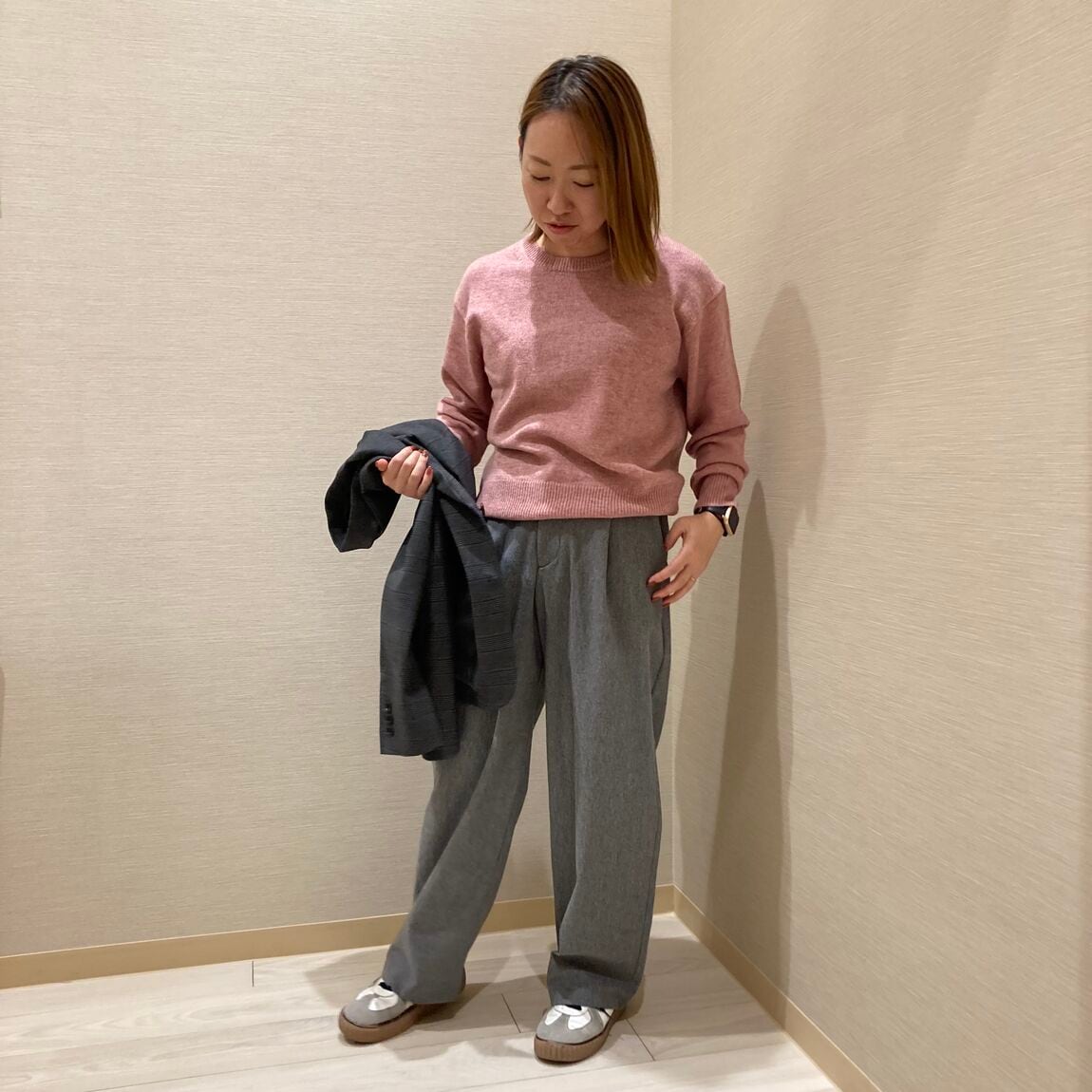 046911_20251116_01_01