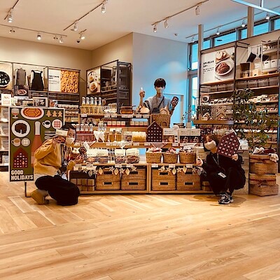 【フォレストモール甲斐竜王】食品より　GOOD HOLIDAYS