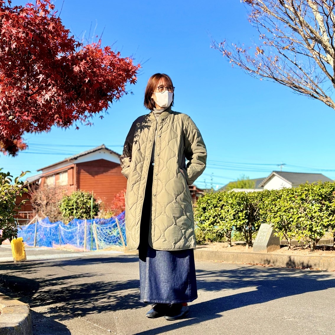 寒い季節でも動きやすいコーディネートにしたスタッフの写真です。