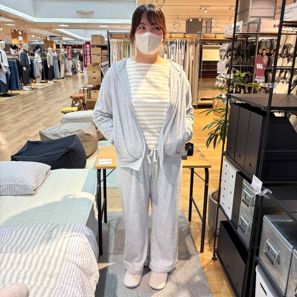 着るタオル両面パイルシリーズを着用したスタッフの写真です。