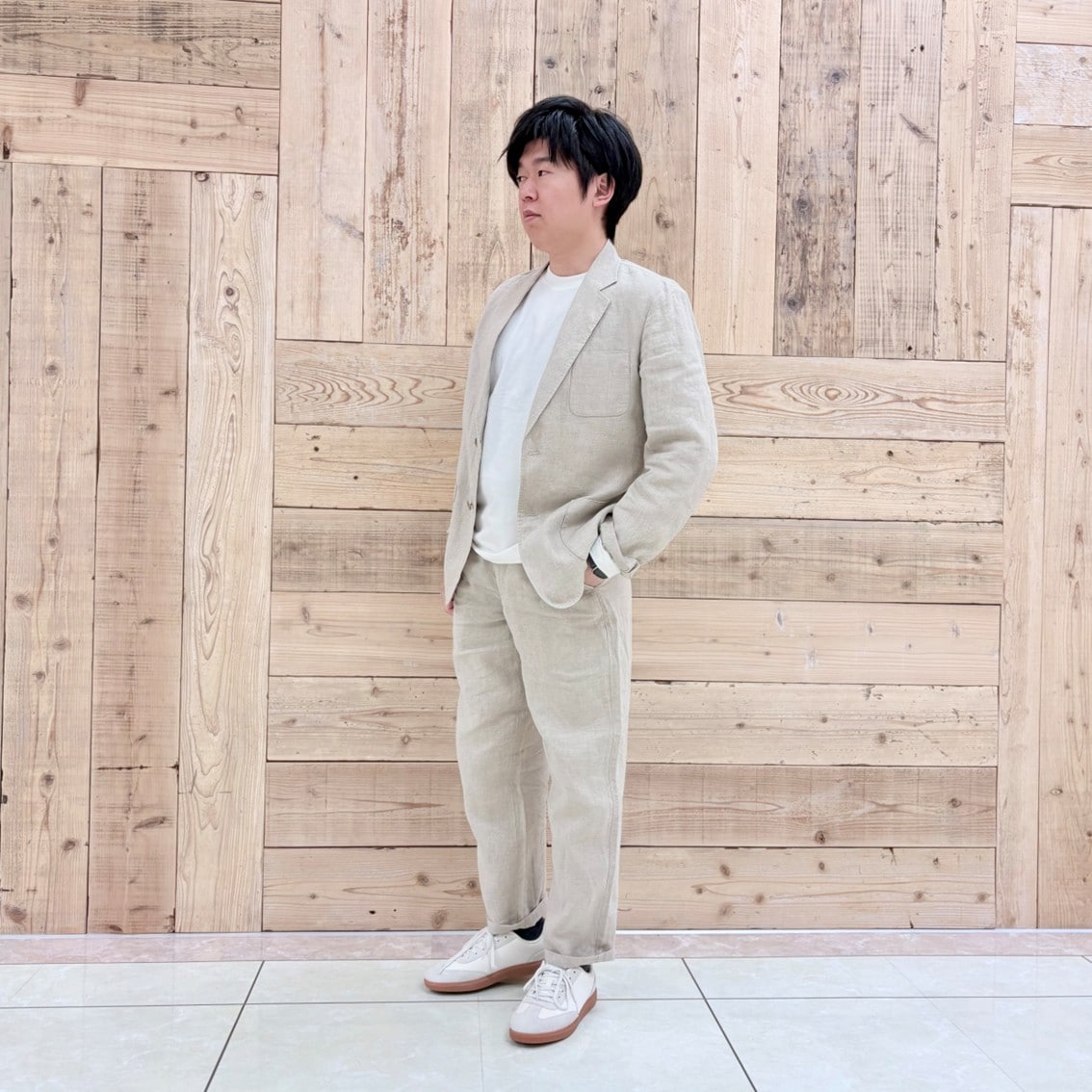 入学式にもおすすめなアイボリーコーディネートにしたスタッフの写真です。