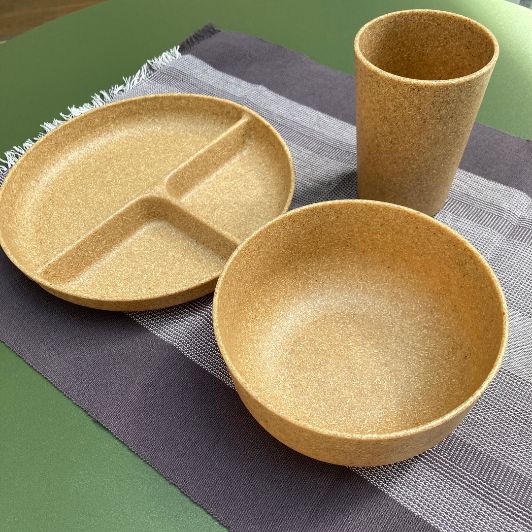 ヤシの端材を使った食器