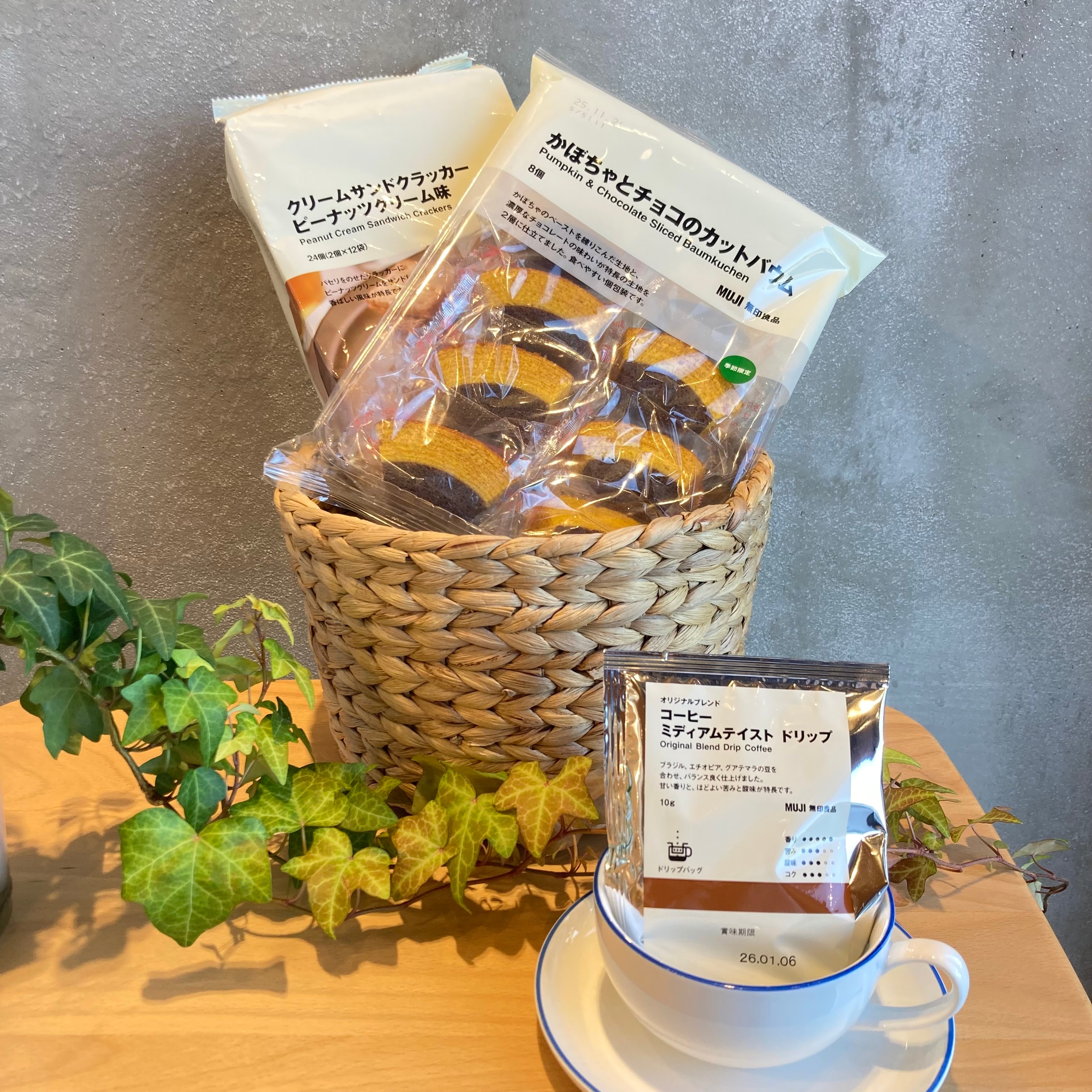 お菓子とコーヒー