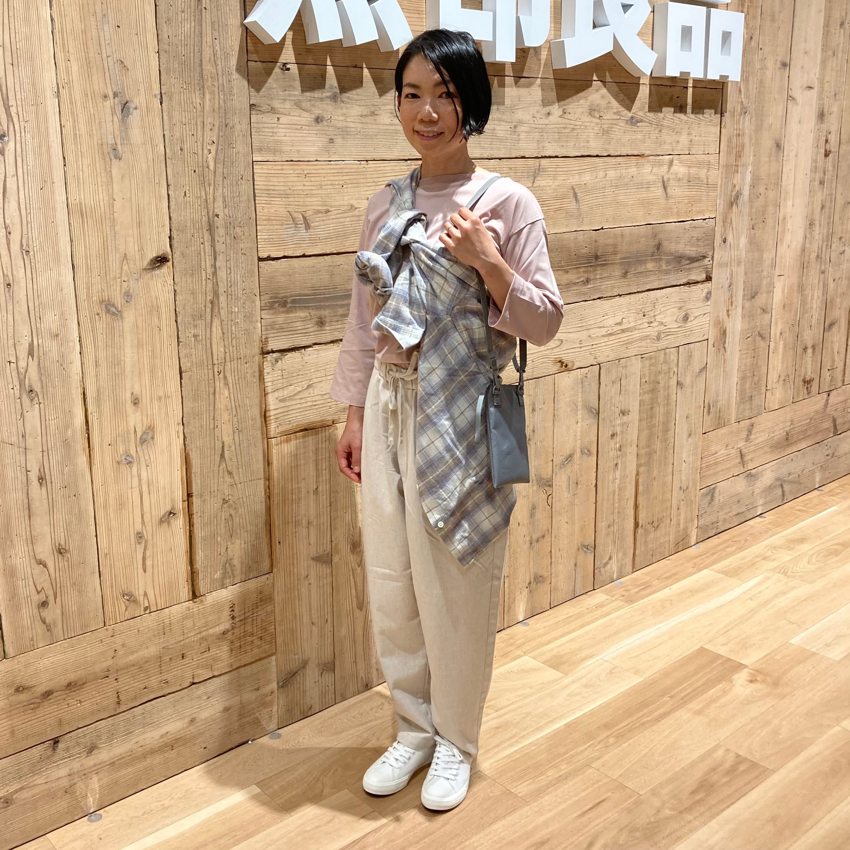 婦人スタッフコーデ