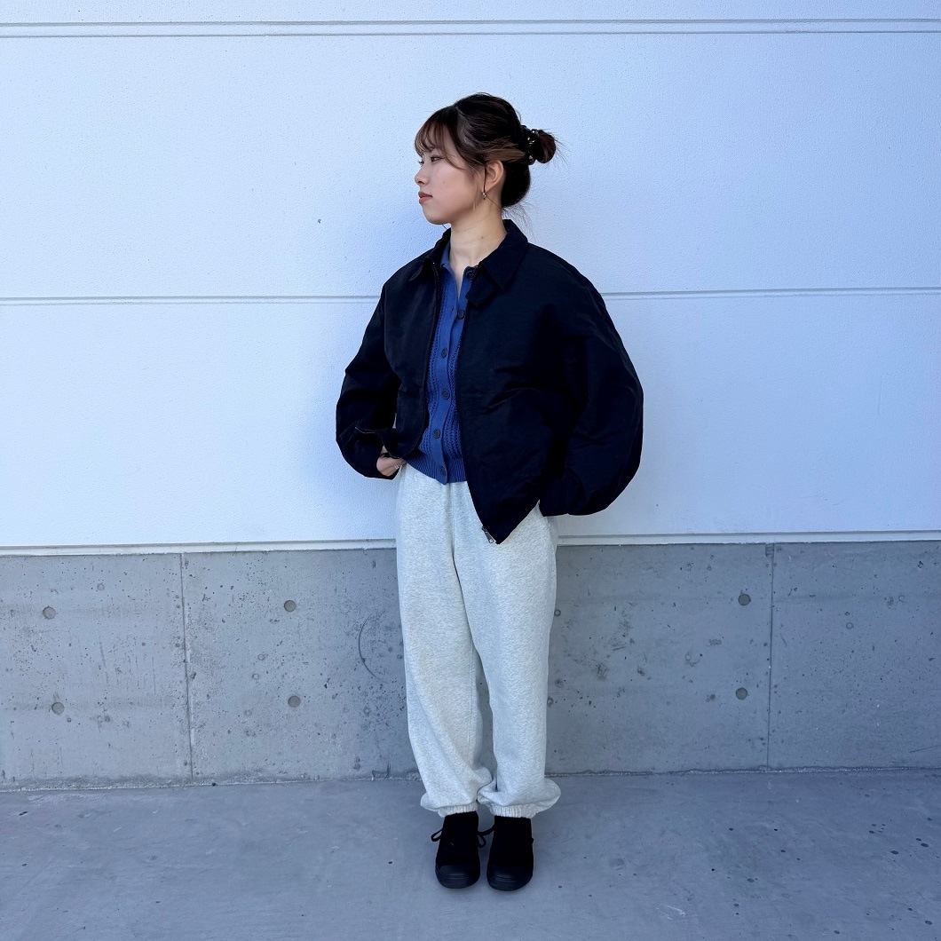 女性が立っている