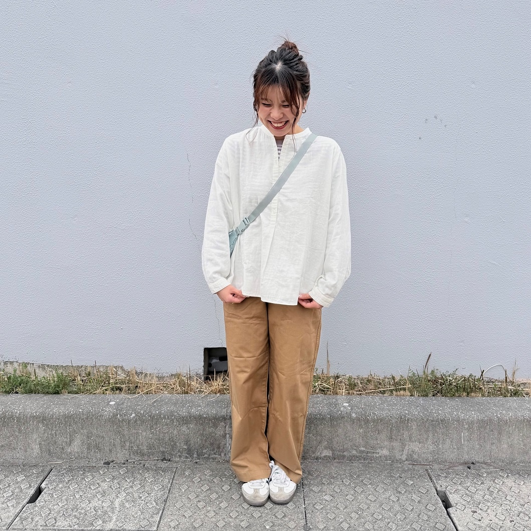 女性が立っている