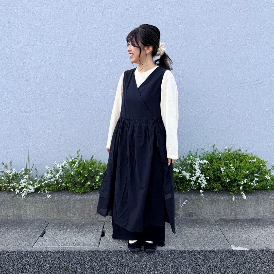 女性が立っている