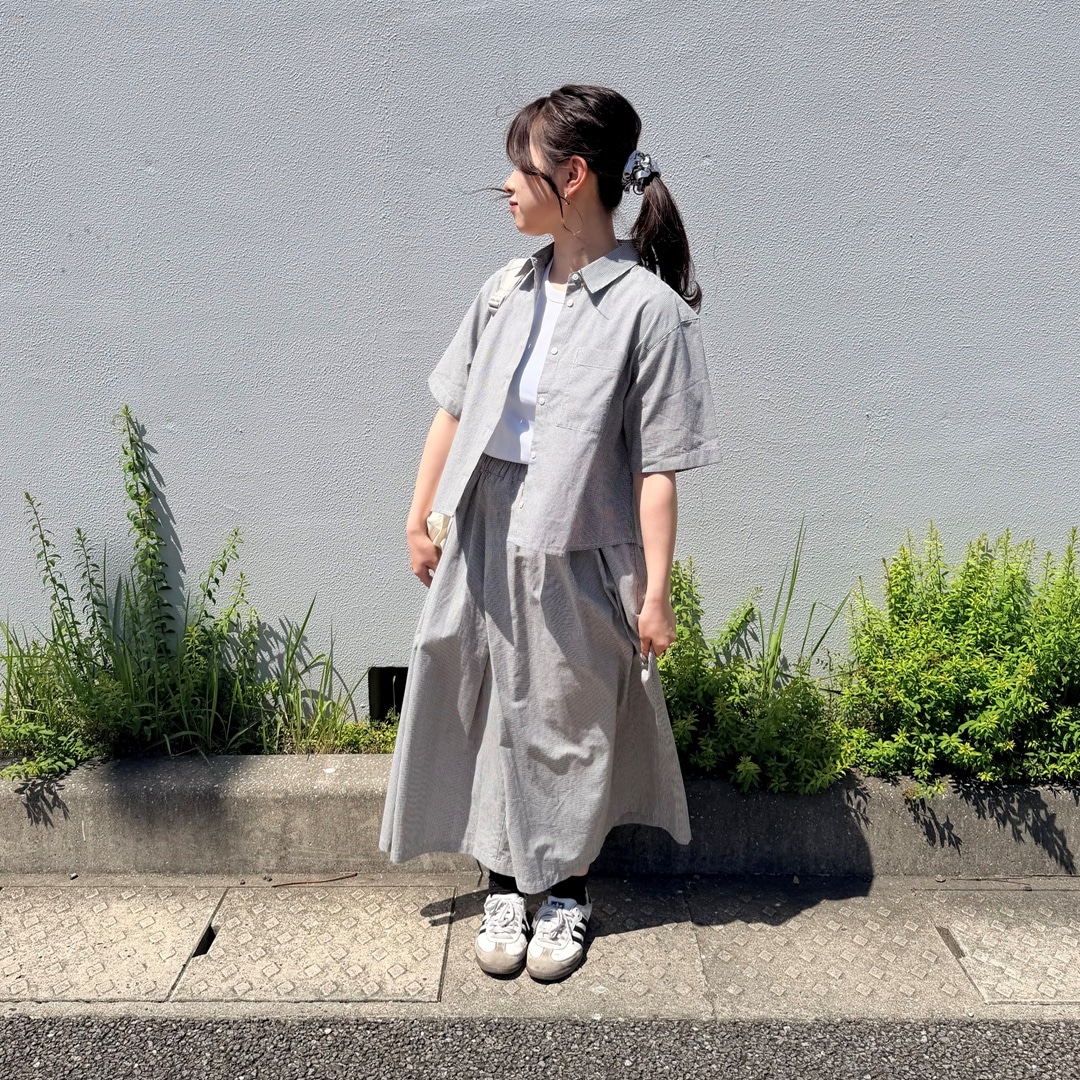 女性が立っている