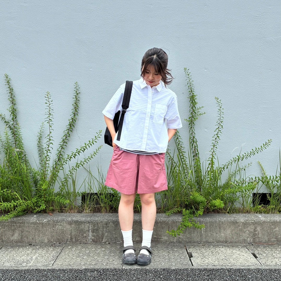 半袖シャツとハーフパンツのコーデ