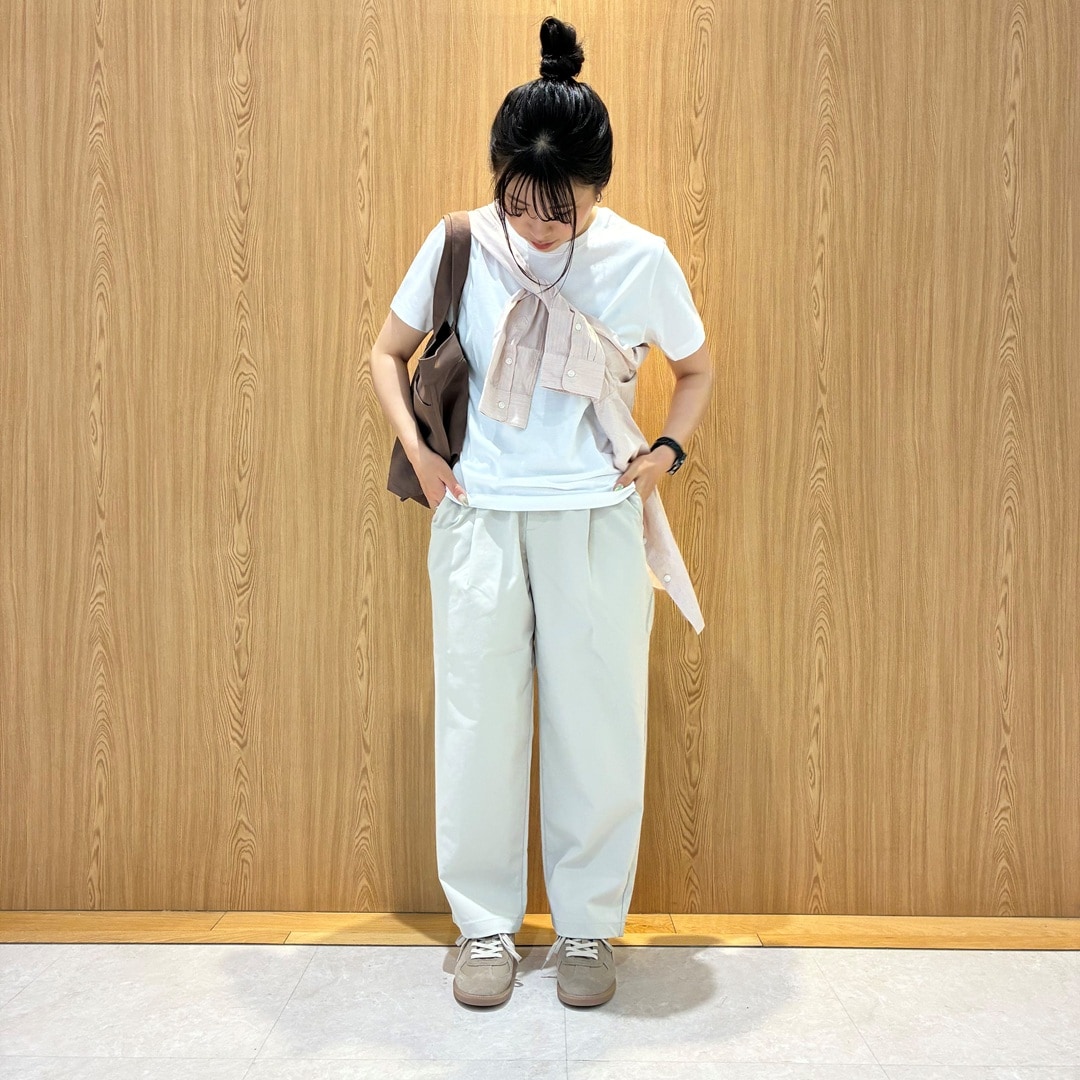 女性の全身写真
