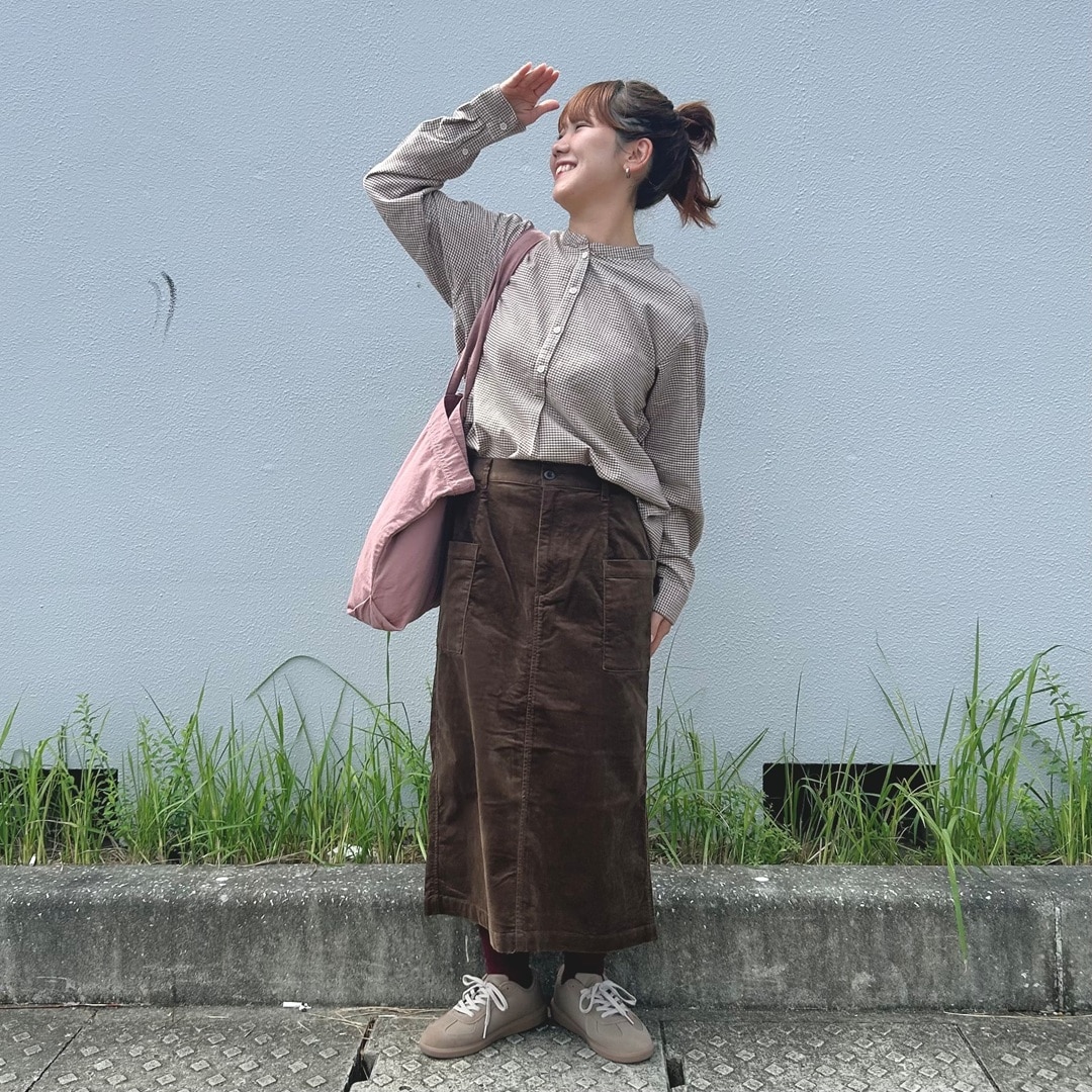 女性が立っている