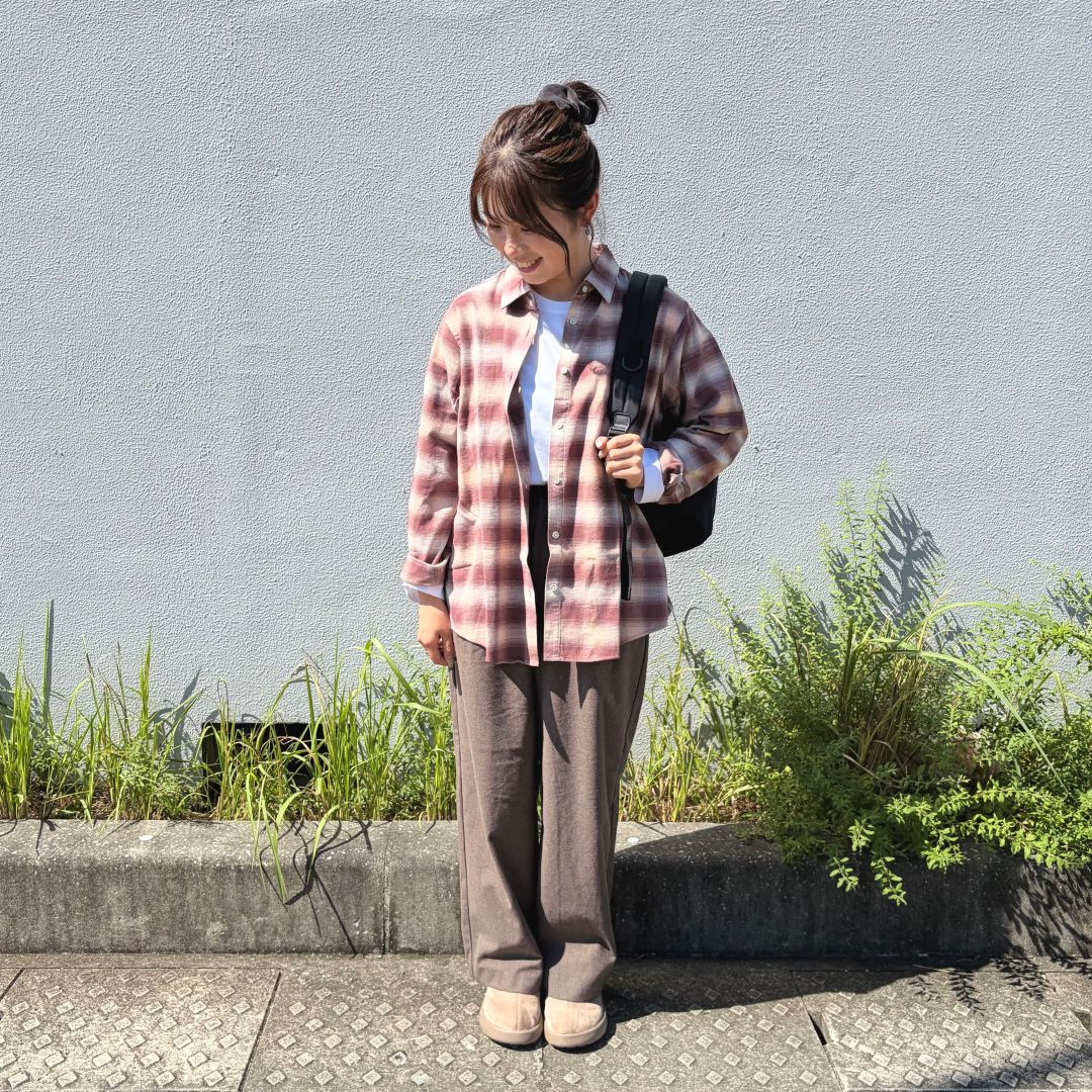 立っている女性