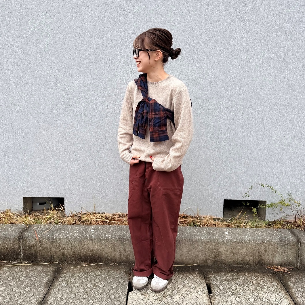 女性が立っている