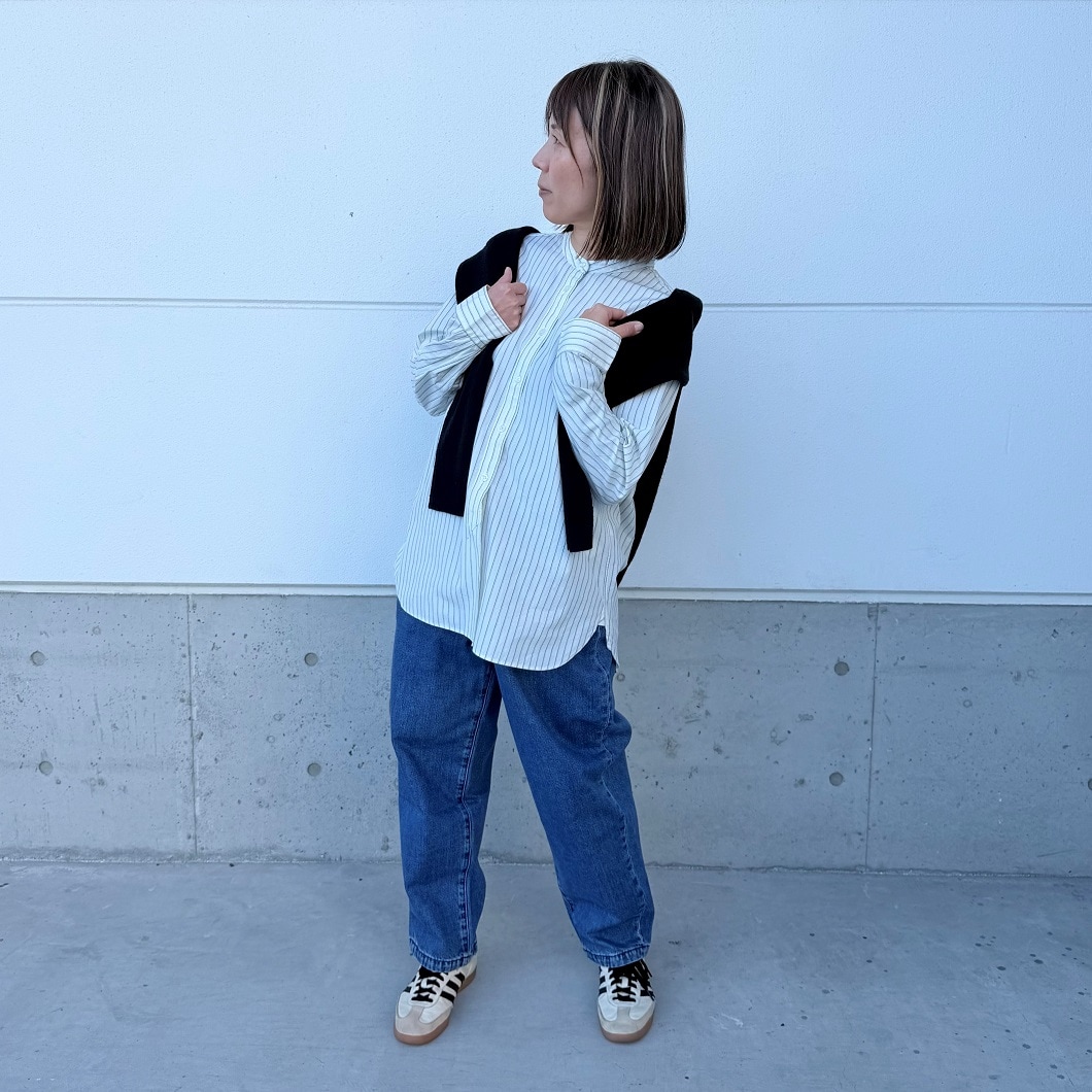 女性が立っている