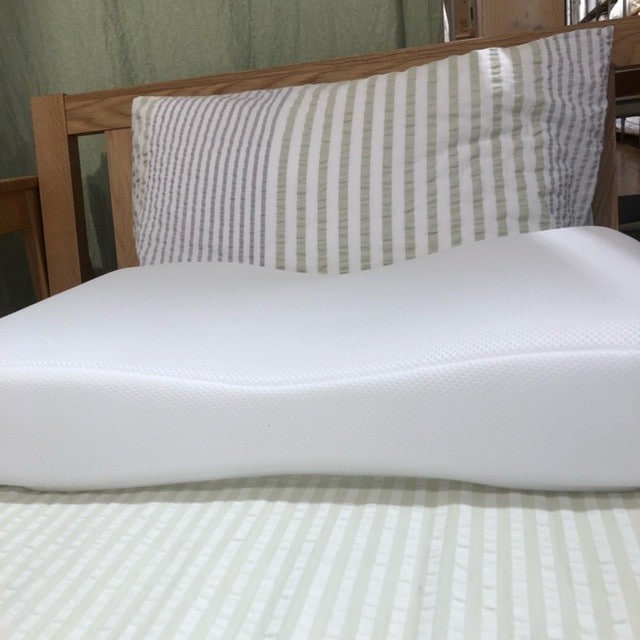 ベッドとまくら