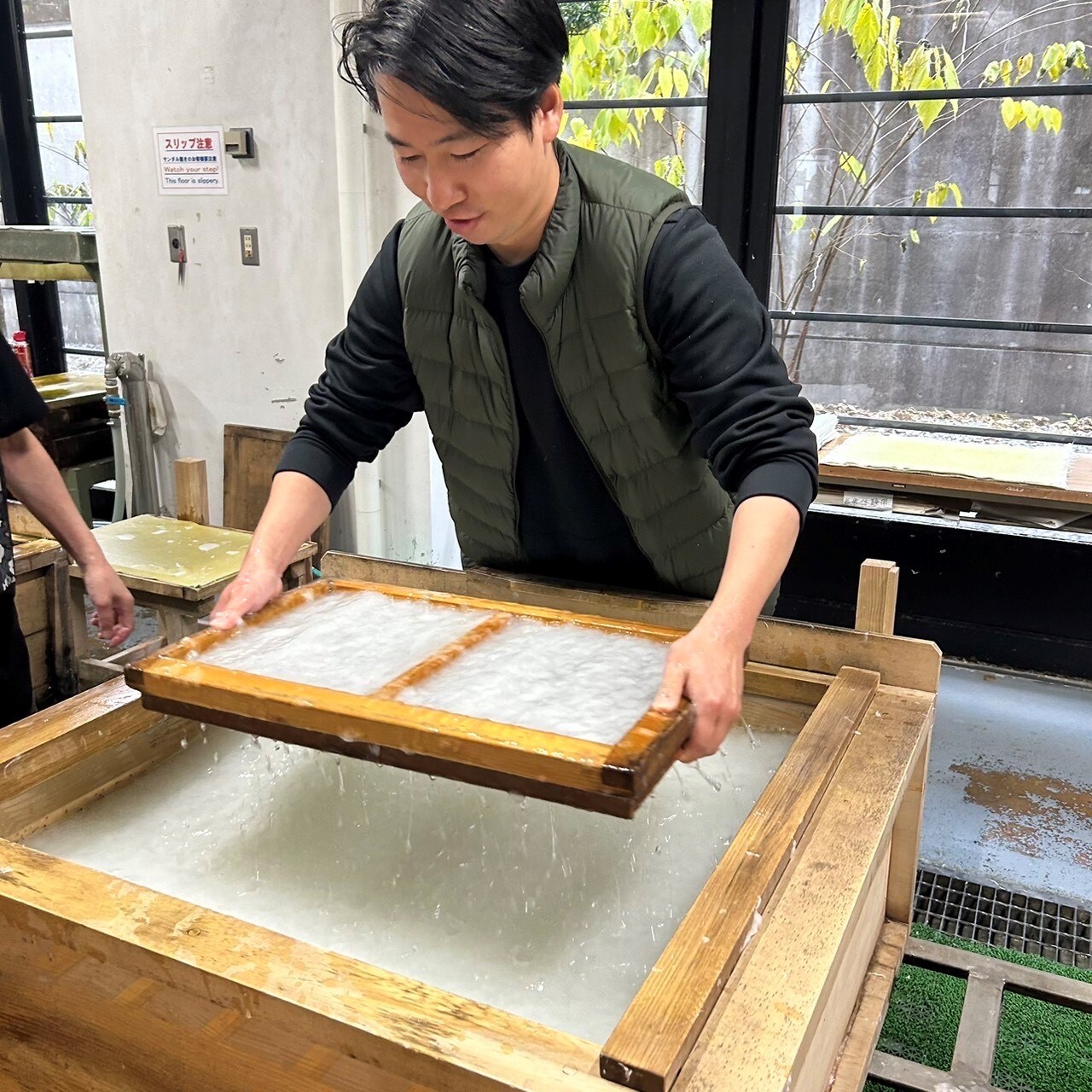 和紙を漉きます