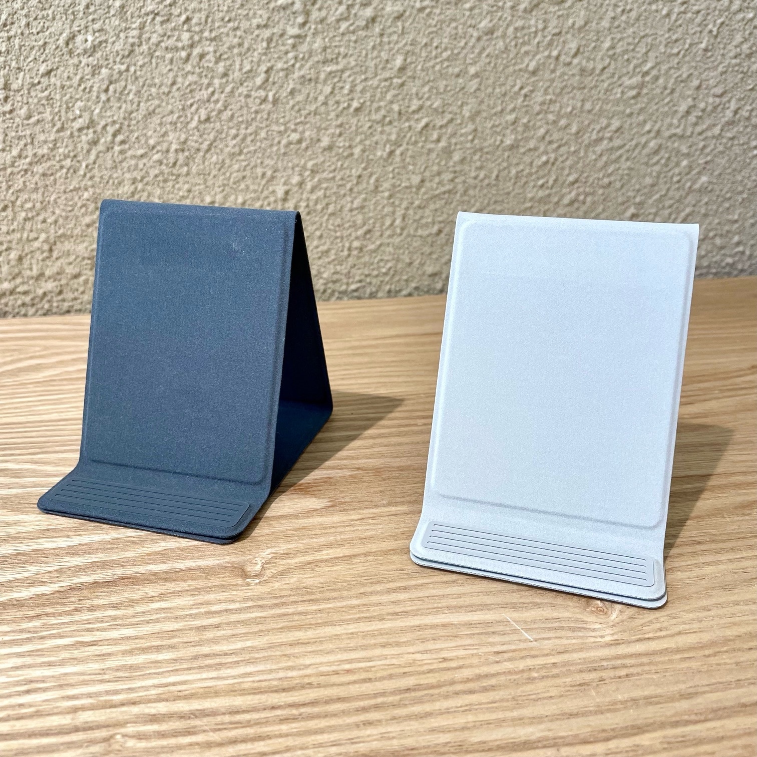 折りたためるスマホスタンド１