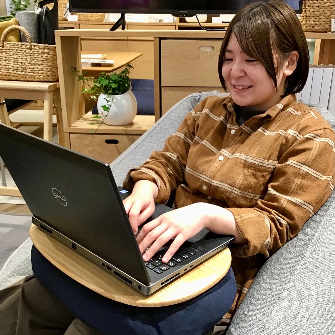 【イオンモール秋田】ひざの上で使えるテーブルクッション