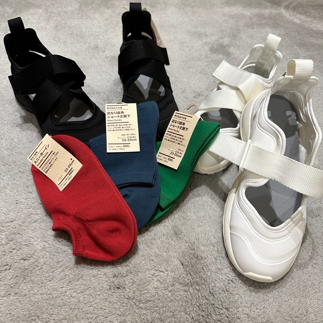 【秋田アルス】スニーカーサンダルにカラフルな靴下いかがですか。