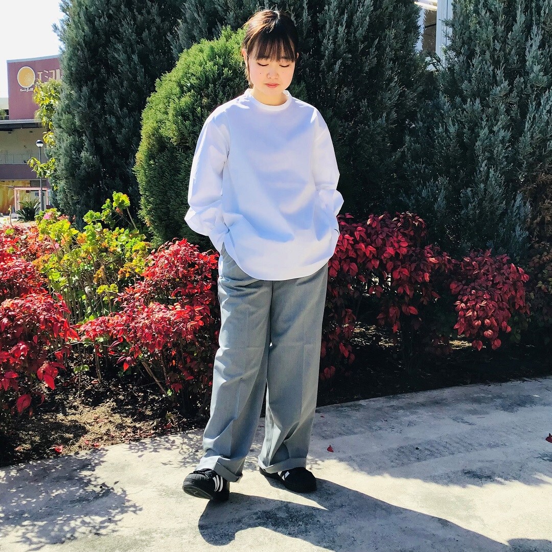 長袖ブラウス　全身