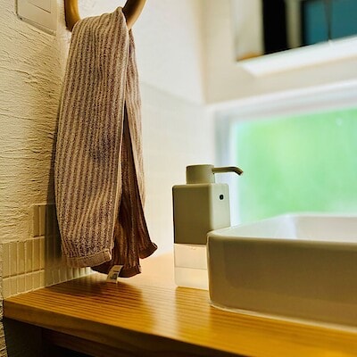 【西原シティ】暮らしになじむ、泡ハンドソープ用オートディスペンサー