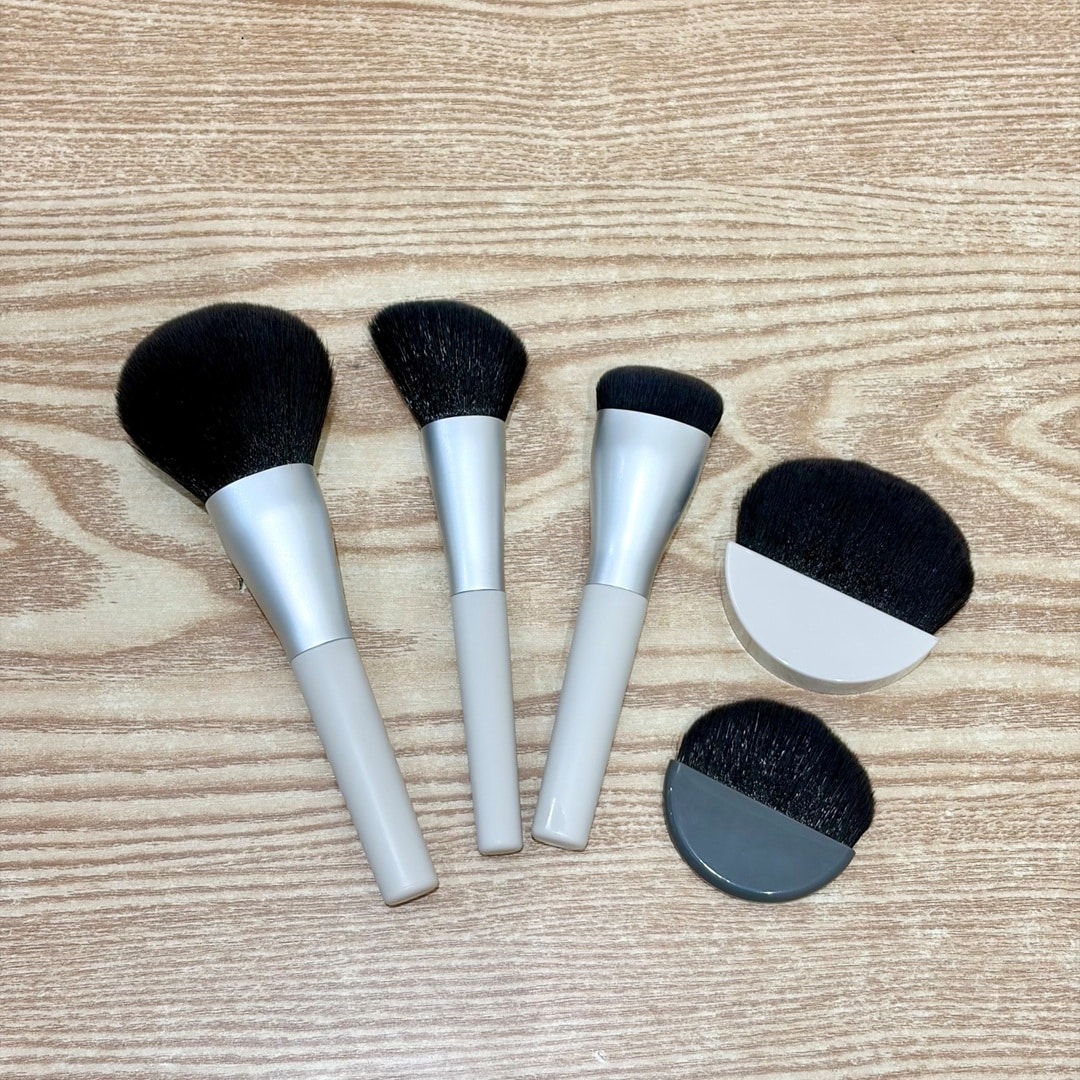 【イオンモール新発田】肌あたりやわらかメイクブラシシリーズ新登場