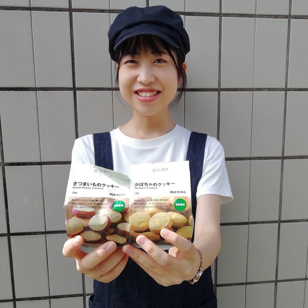 エプロンを着たスタッフ