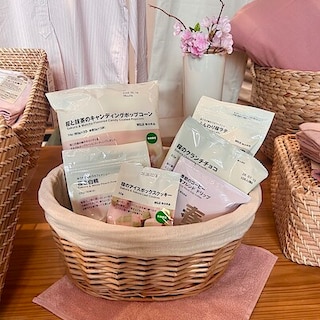 【岡崎竜美丘】 桜味の商品、詰め合わせました。