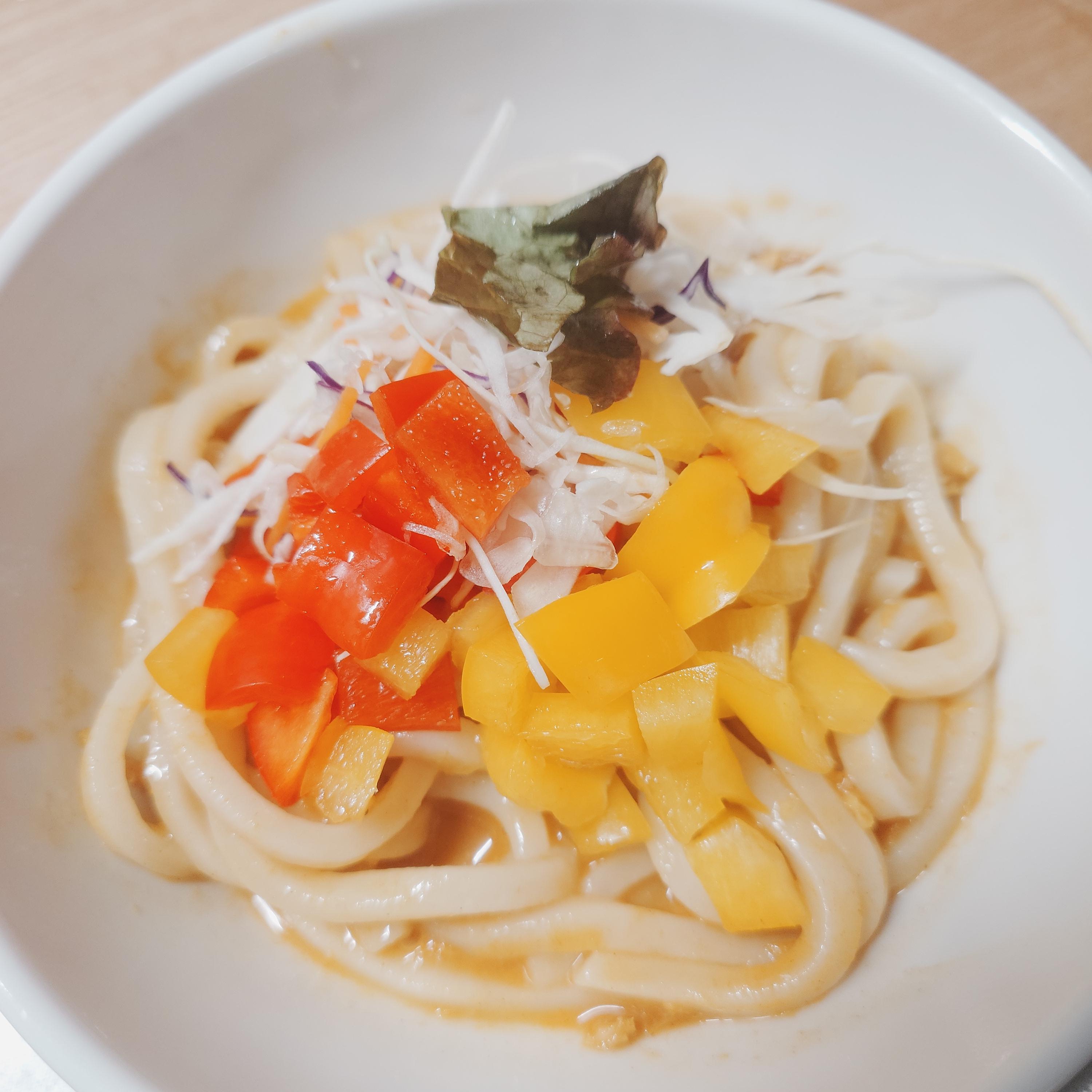 ココナッツとハーブのカレー料理