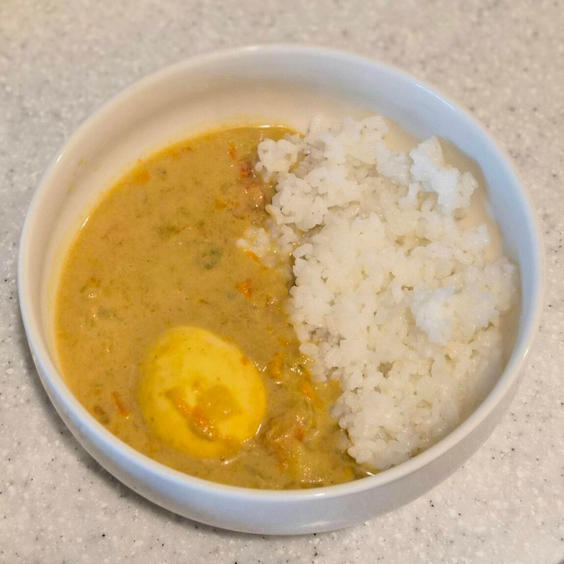 現地に学ぶ　スリランカ　たまごと野菜のクリーミーカレー
