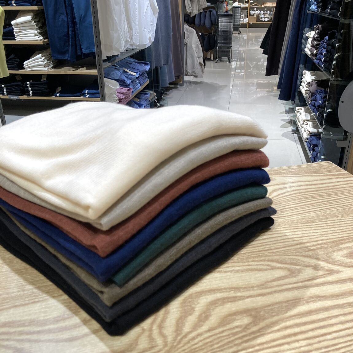 セーターカラー展開