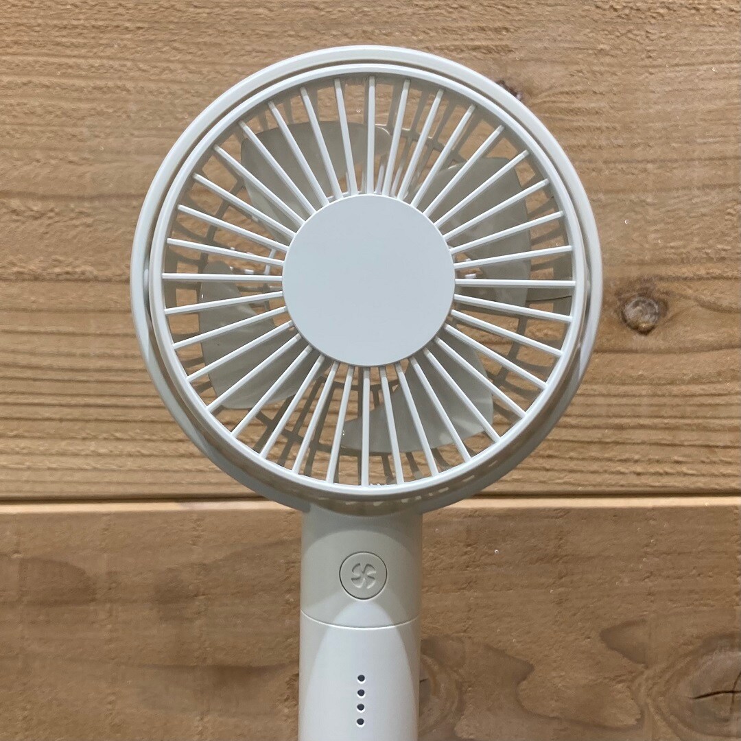 【イオンモール京都五条】モバイルバッテリーにもなる。｜角度が変えられる充電式ハンディファン