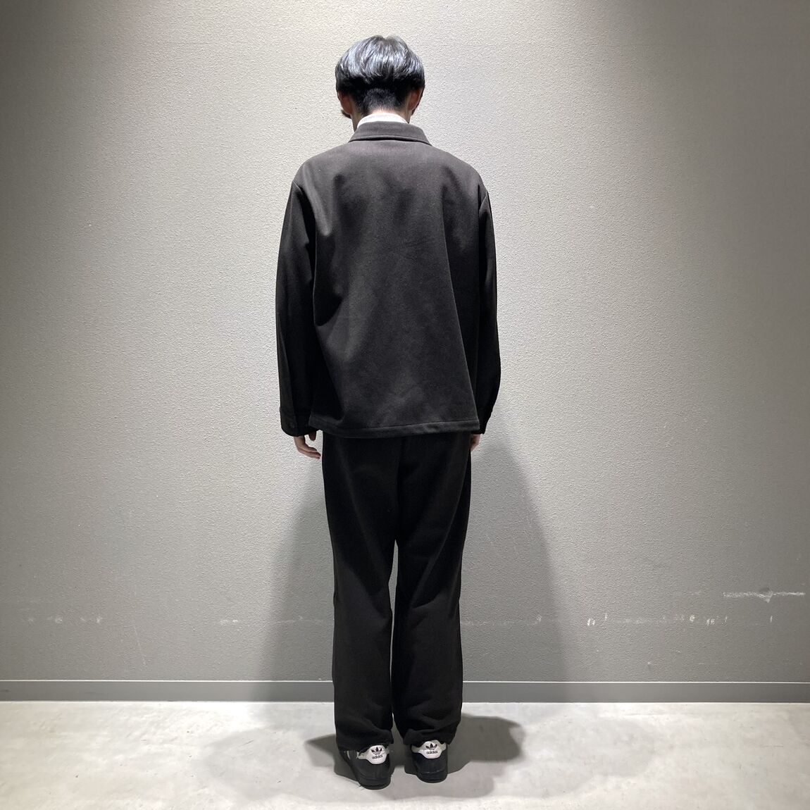 背面