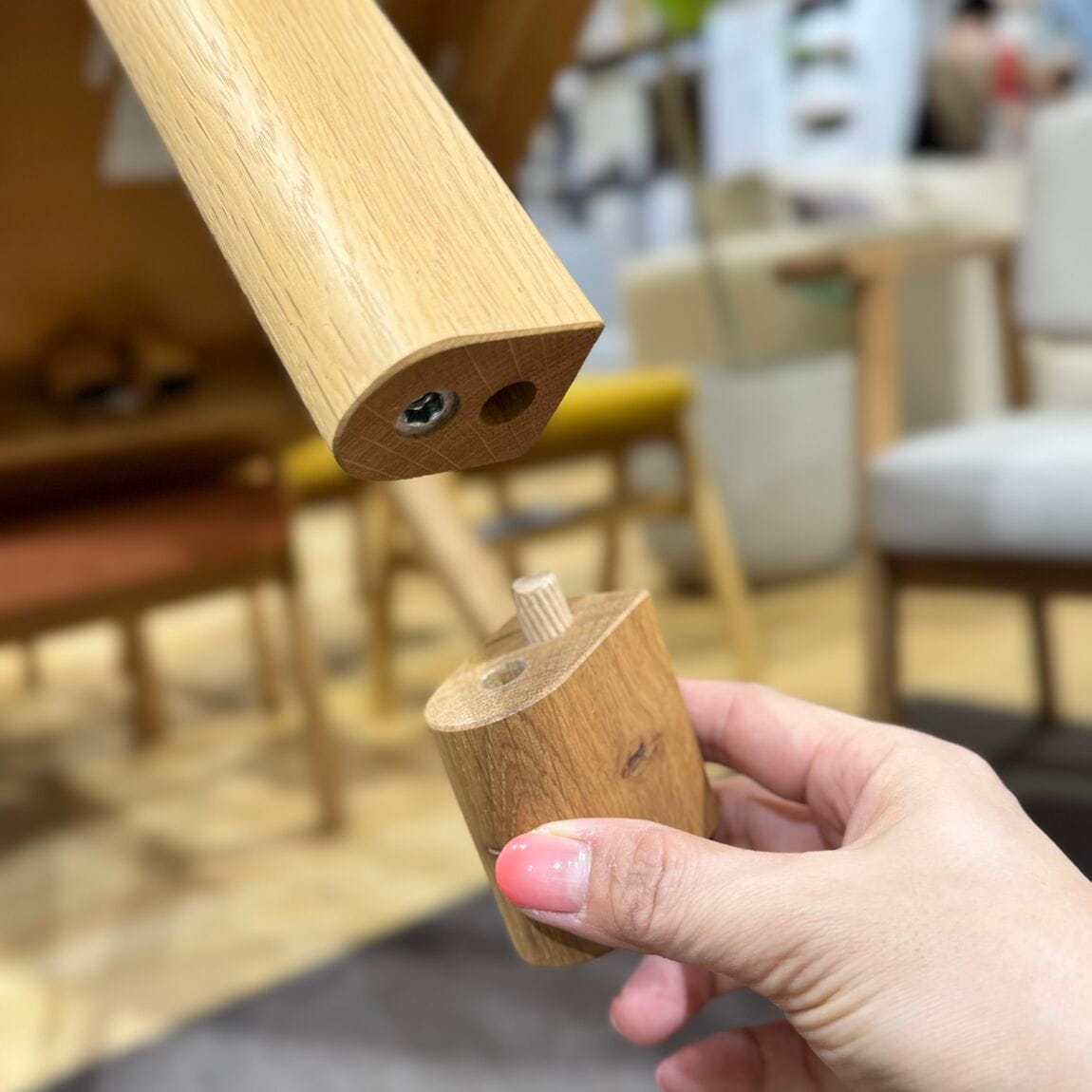 高さが変えられるテーブル