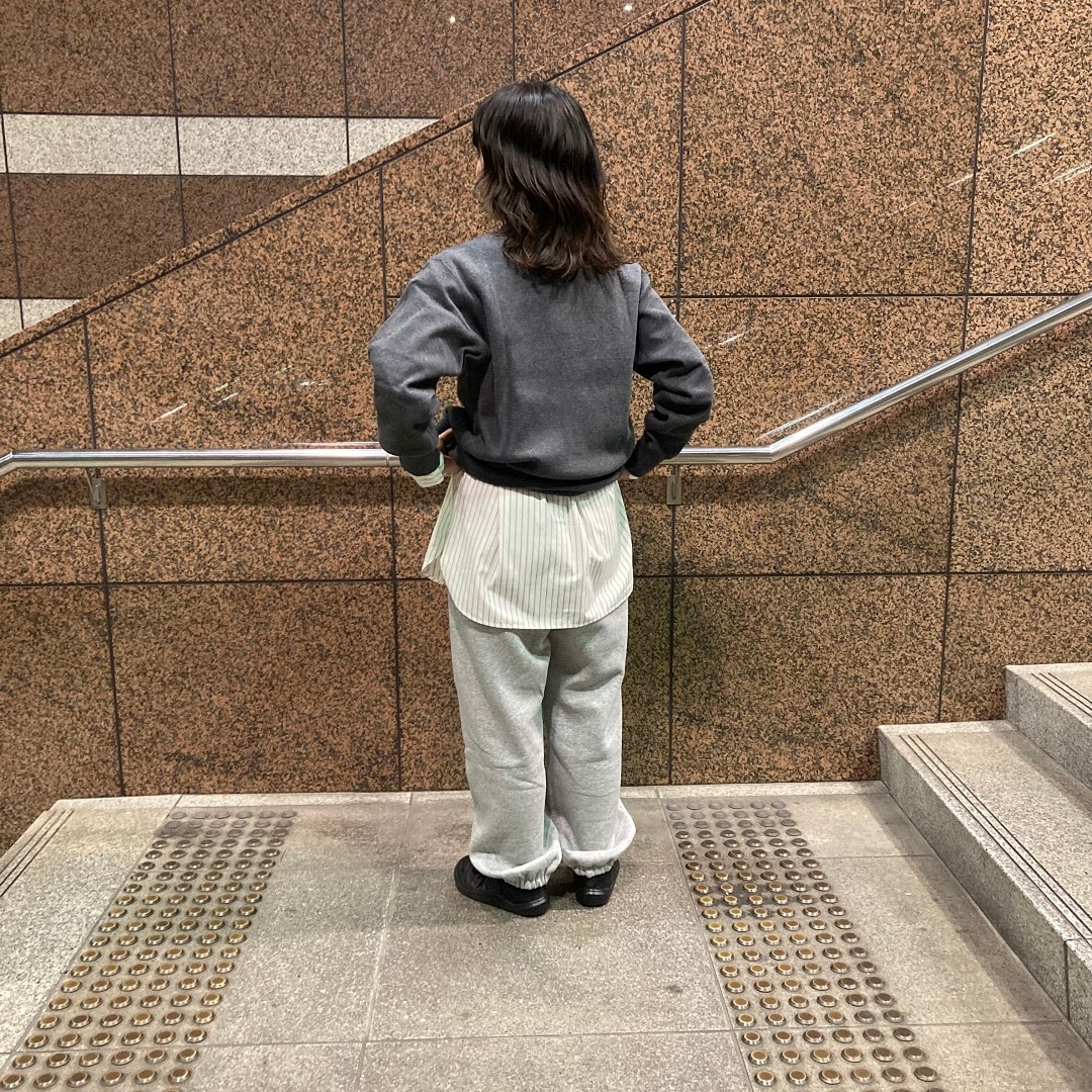 女の子が立っている写真