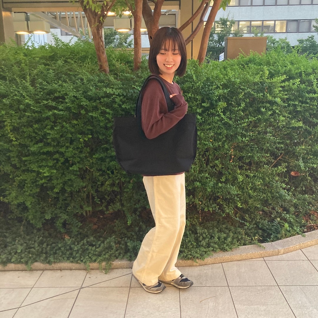 女の子が立っている写真