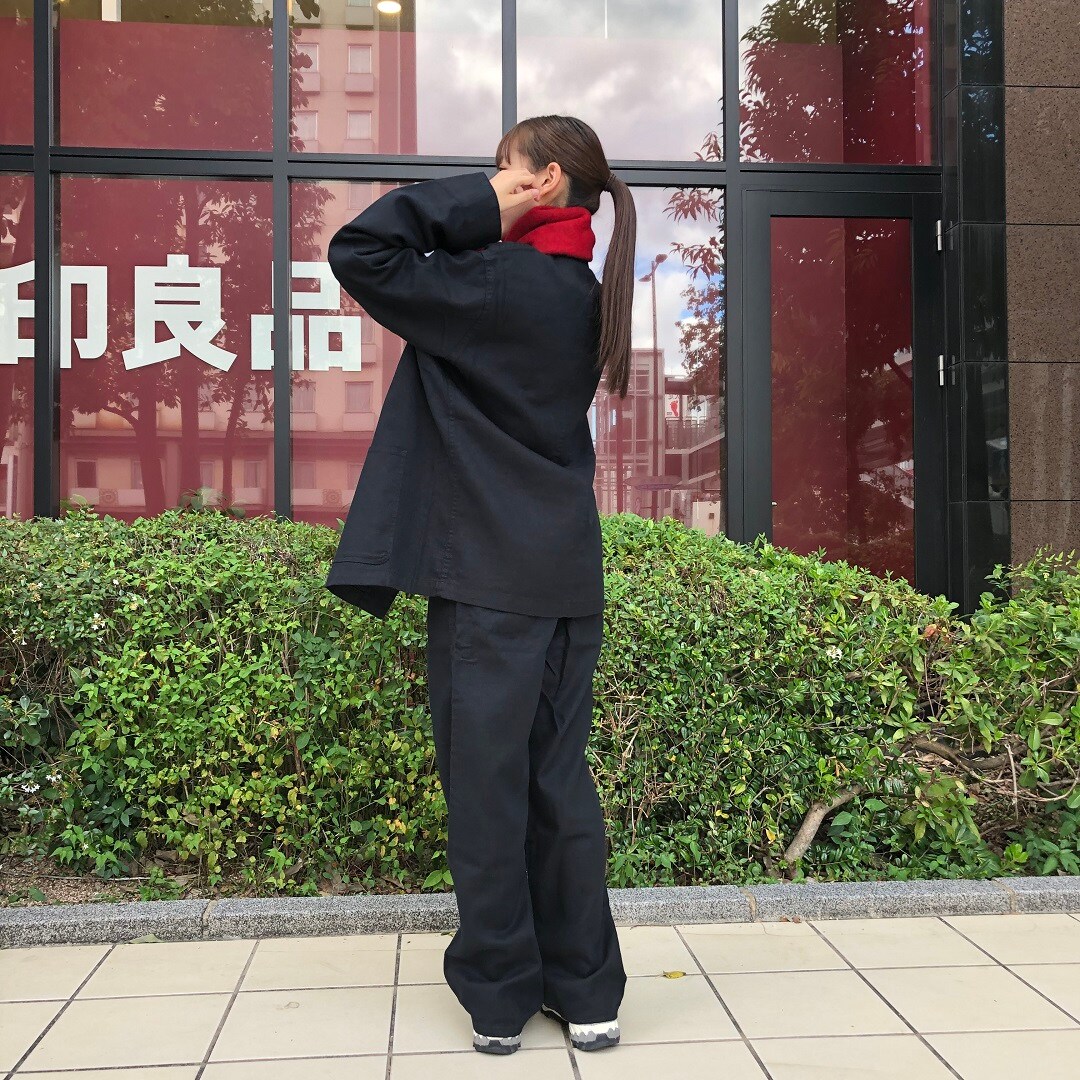 女の子が立っている写真