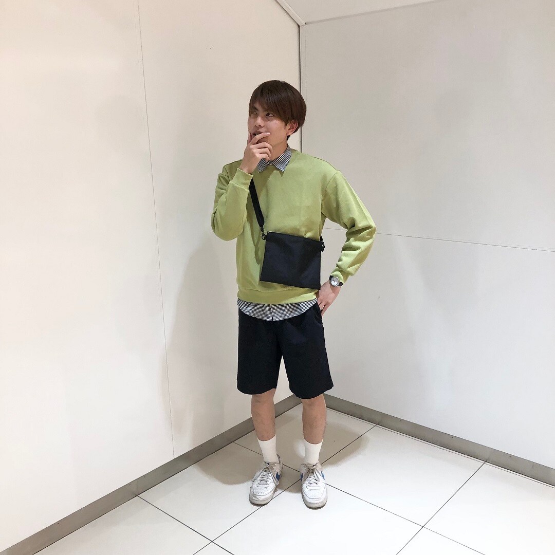 男の子が立っている写真