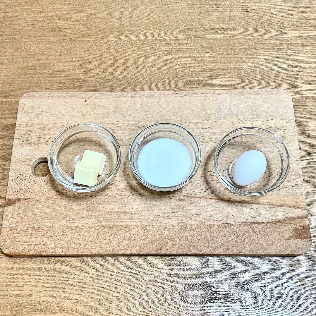 ３