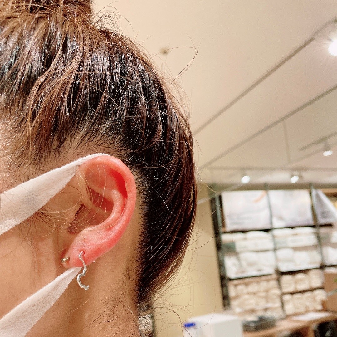 スタッフも試しに着けてみました