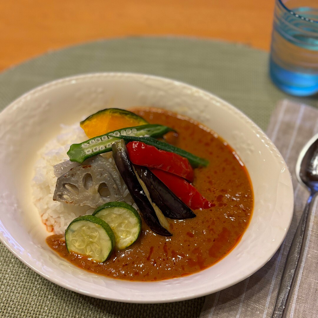 えびとトマトのカレー