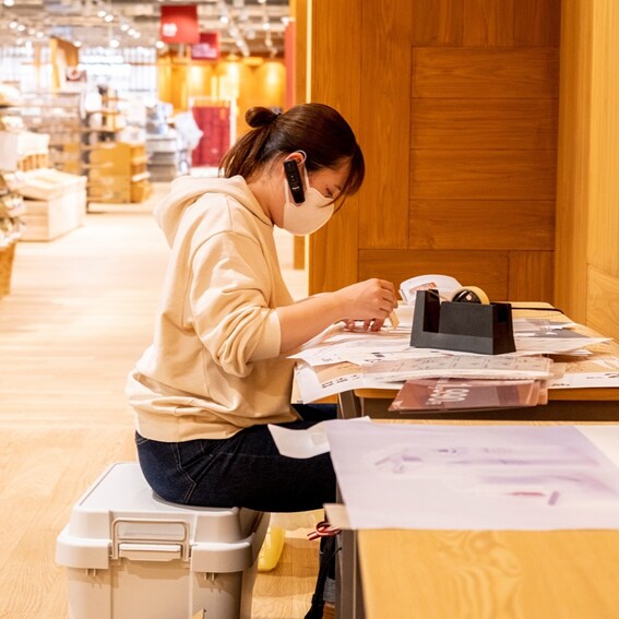 無印良品のスタッフ②