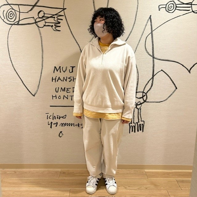 天竺編みクルーネック長袖Tシャツコーデ