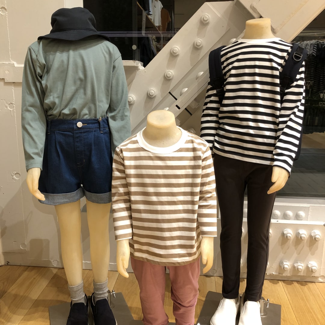 こども長袖Tシャツマネキンたち